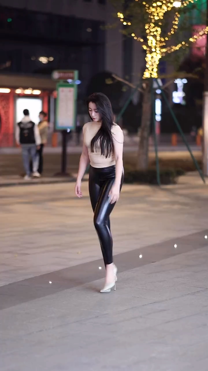 这性感丰满的身材哪个男人顶得住太真实了