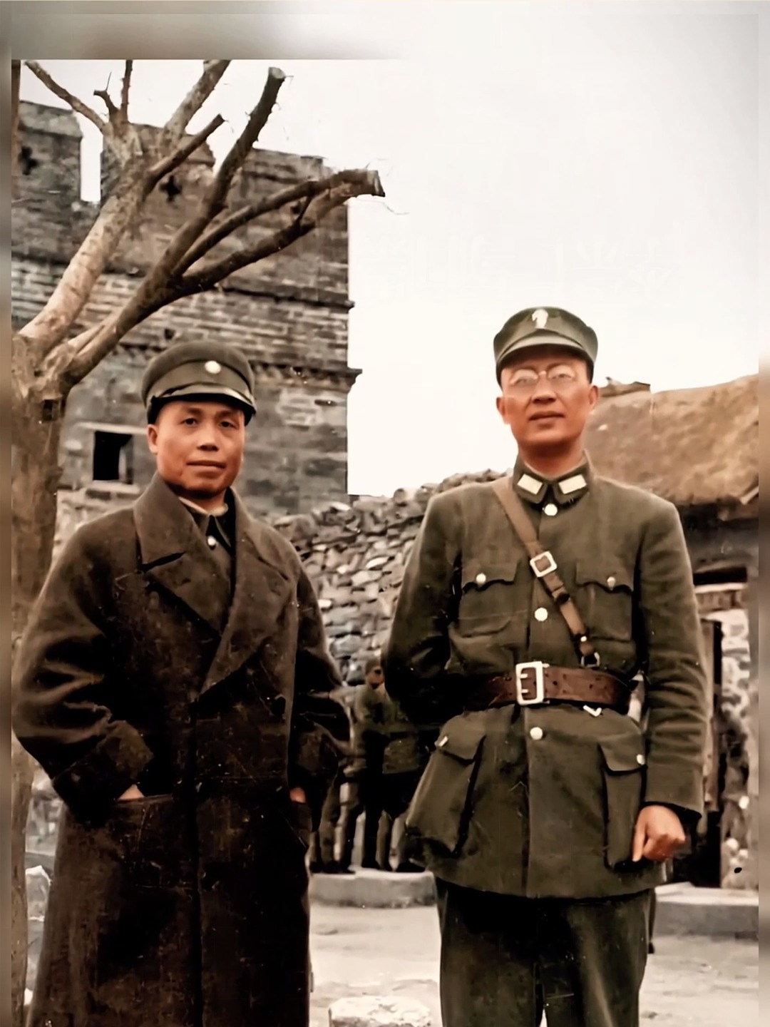 1938年台儿庄战役李宗仁与白崇禧身着戎装神采飞扬