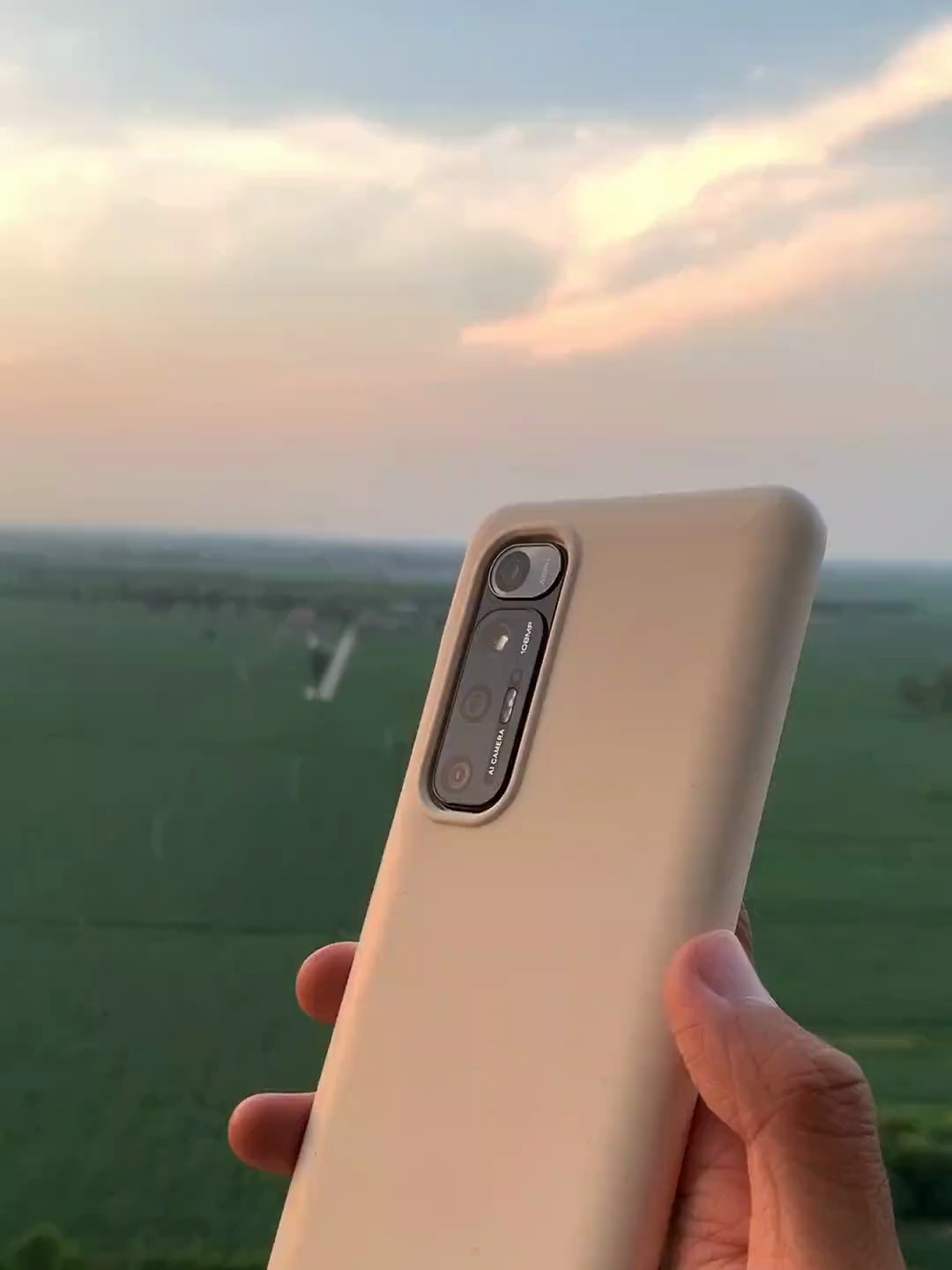 虽然mi10s的音质被砍了,但是打打苹果14promax还是没问题的