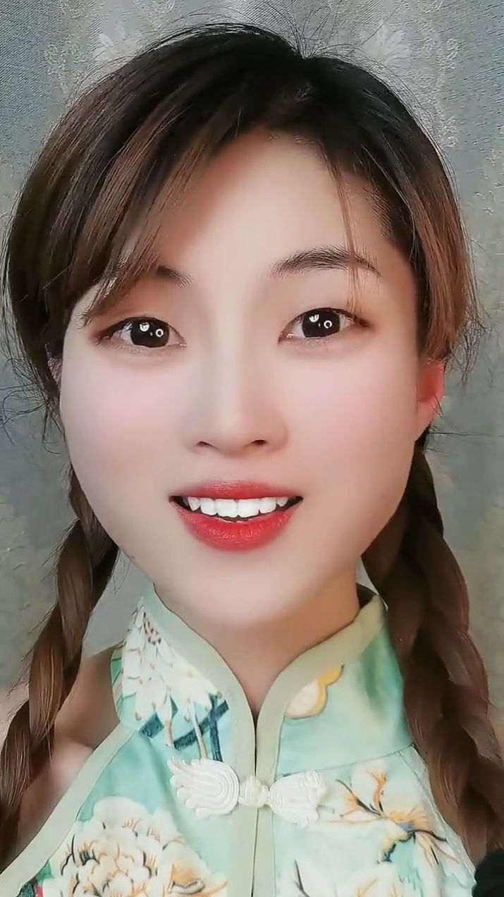 红唇白齿,歌甜人美