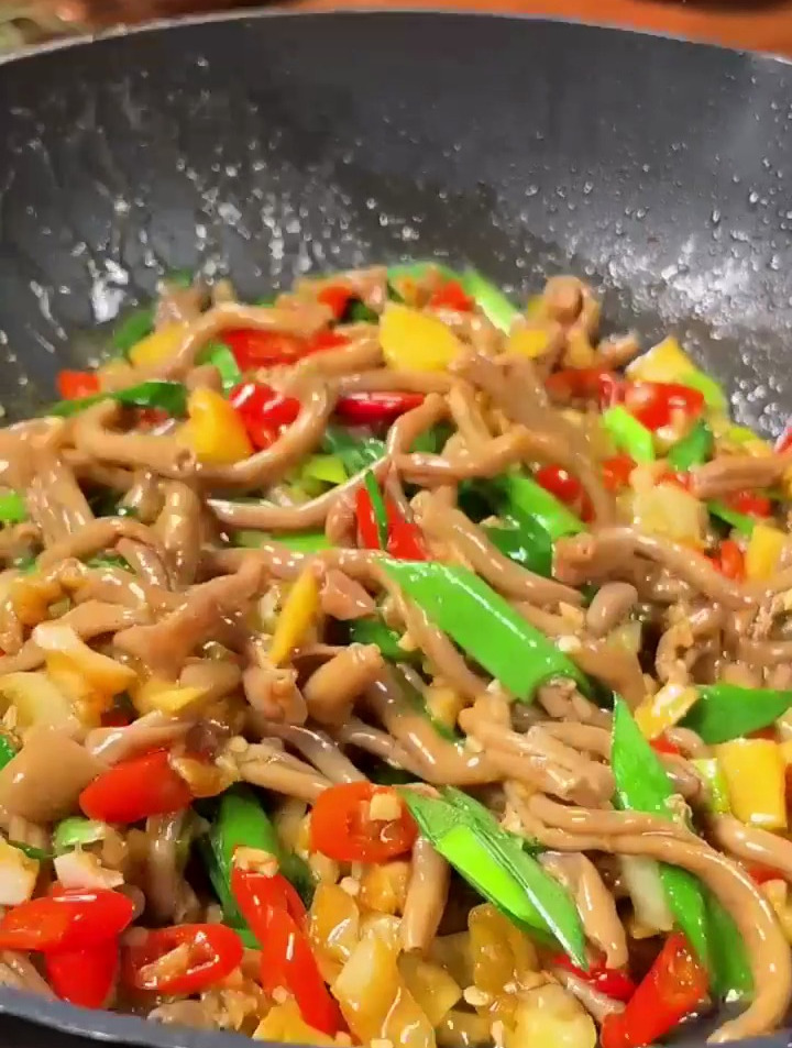 夏天能让你味口大开的泡椒鸭肠,记得多煮点米饭
