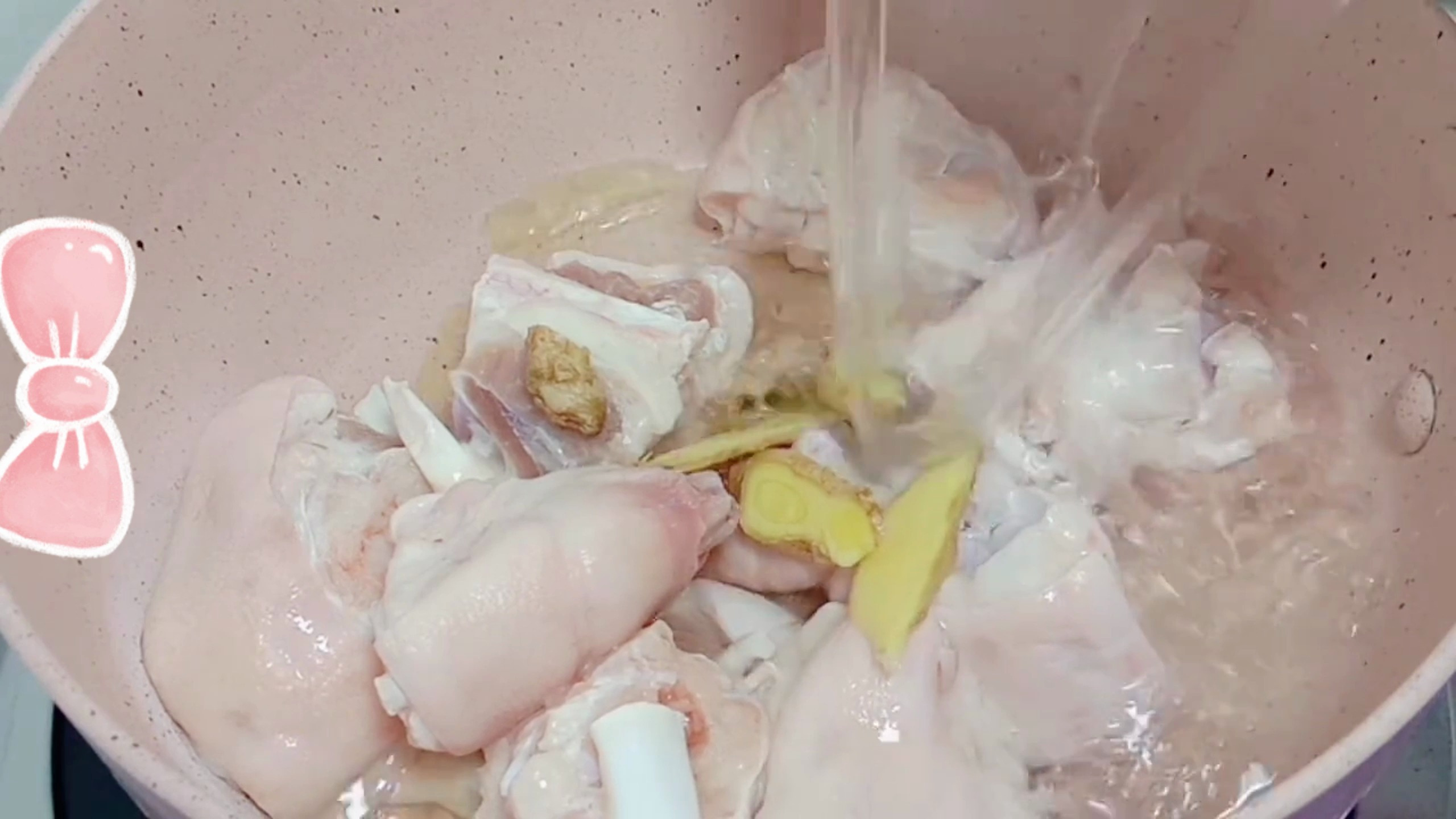 中老年药膳养生汤,祛风化湿,舒筋壮骨,清香不油腻,营养又好喝