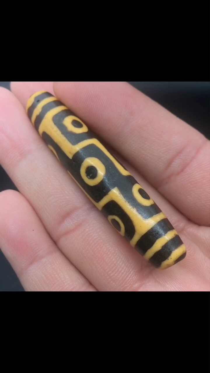 尺寸品相都不错的一颗藏药九眼天珠