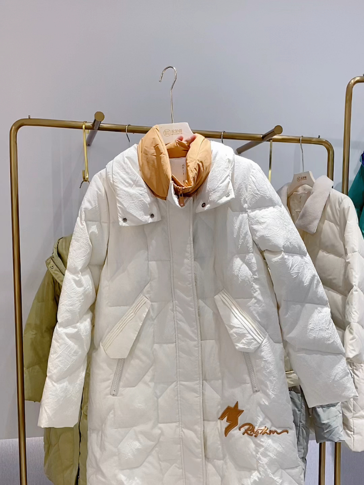 杭州羽绒服品牌埃文女装2022年冬季白鹅绒品牌折扣女装折扣尾货
