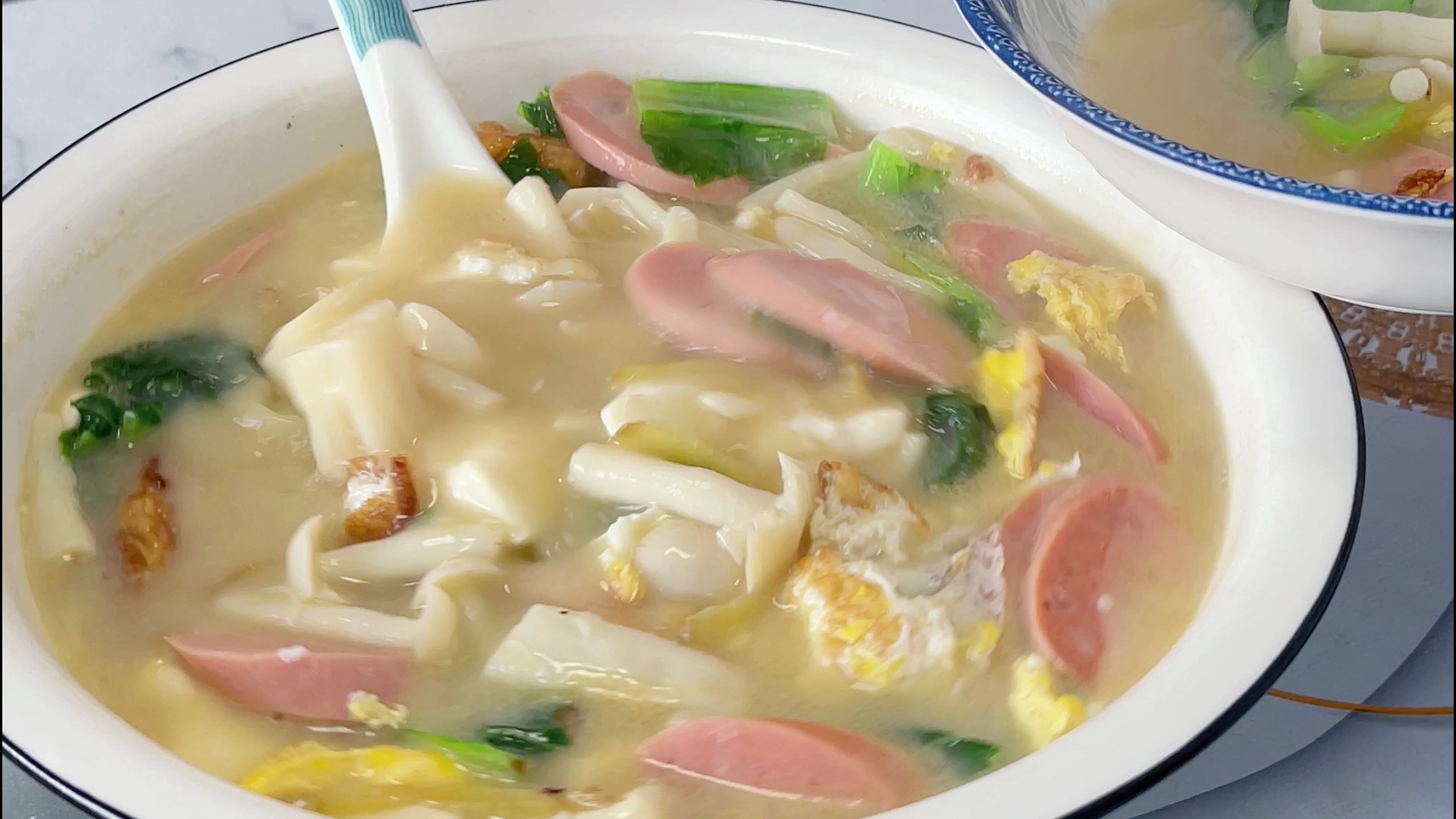 天热吃饭没胃口,试试这个白菜豆腐三鲜汤,清淡好喝还营养