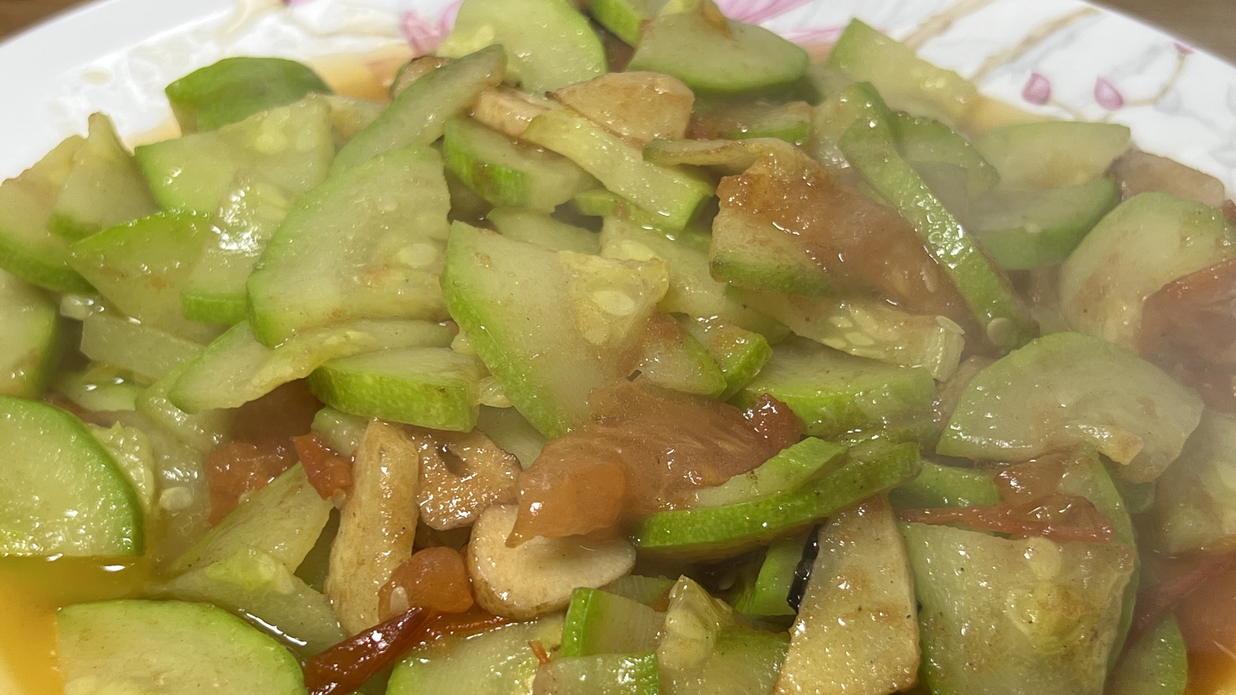 用西葫芦做简单小炒，素炒西葫芦，清淡爽口解油腻，营养美味下饭