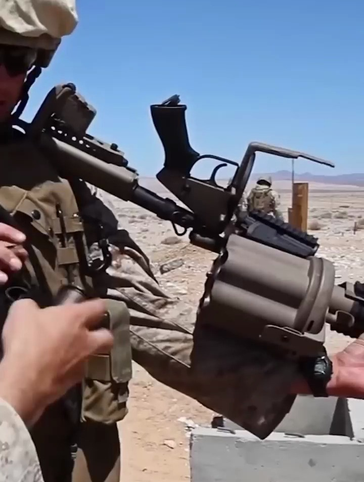 实拍m32榴弹发射器使用