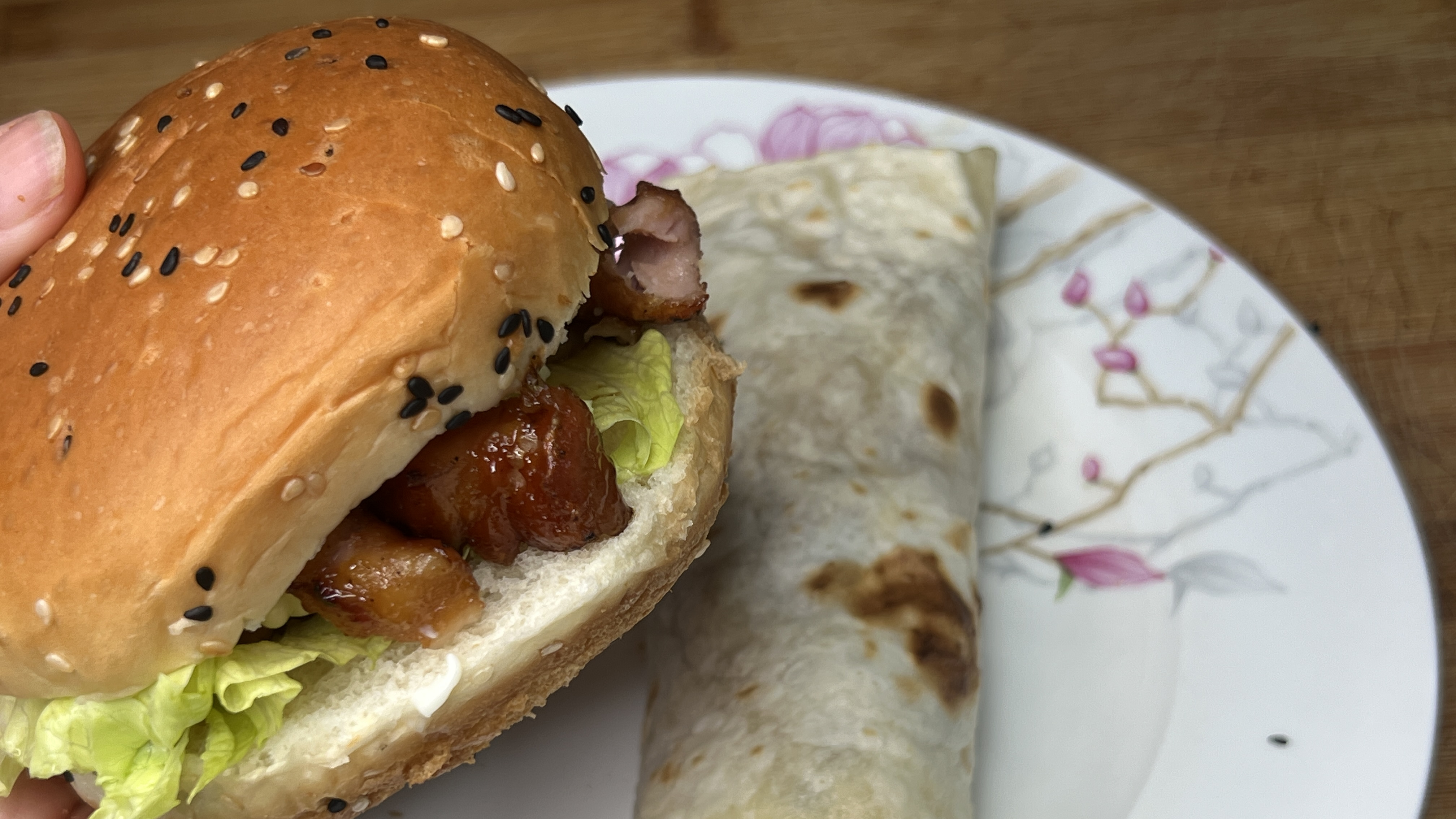 想吃汉堡,想吃鸡肉卷,在家就能做,孩子边吃边竖起大拇指,开心