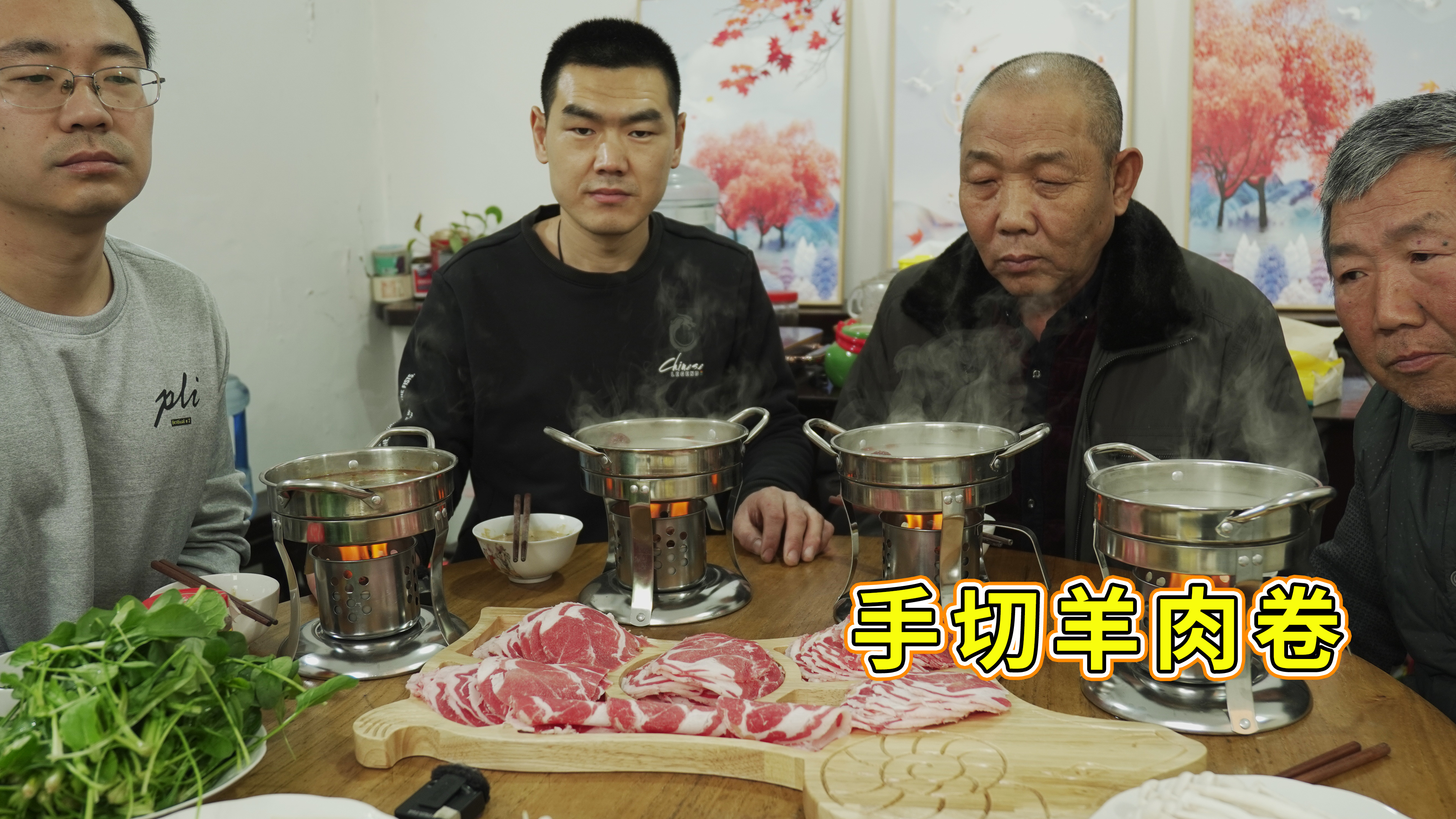 大伯好久没来，阿远做羊肉火锅解解馋，冻一晚再切大片，吃着暖和