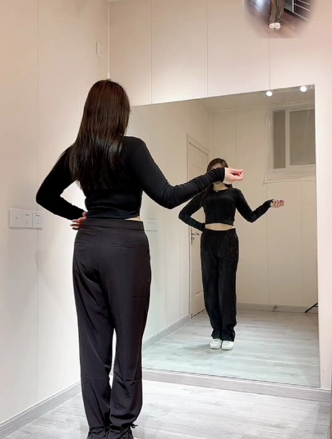 美女跳舞《金风玉露》背面演示