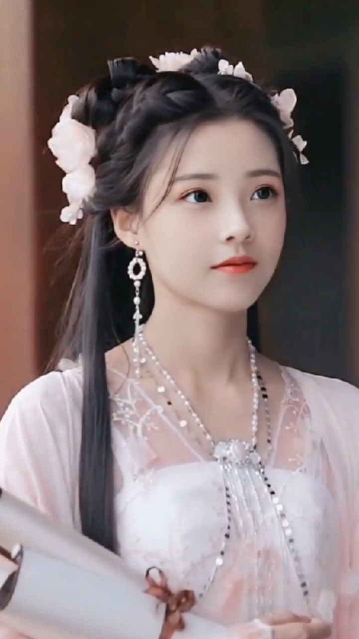 仙姿佚貌,温柔可爱的古装美女小姐姐,这颜值甜过初恋的感觉