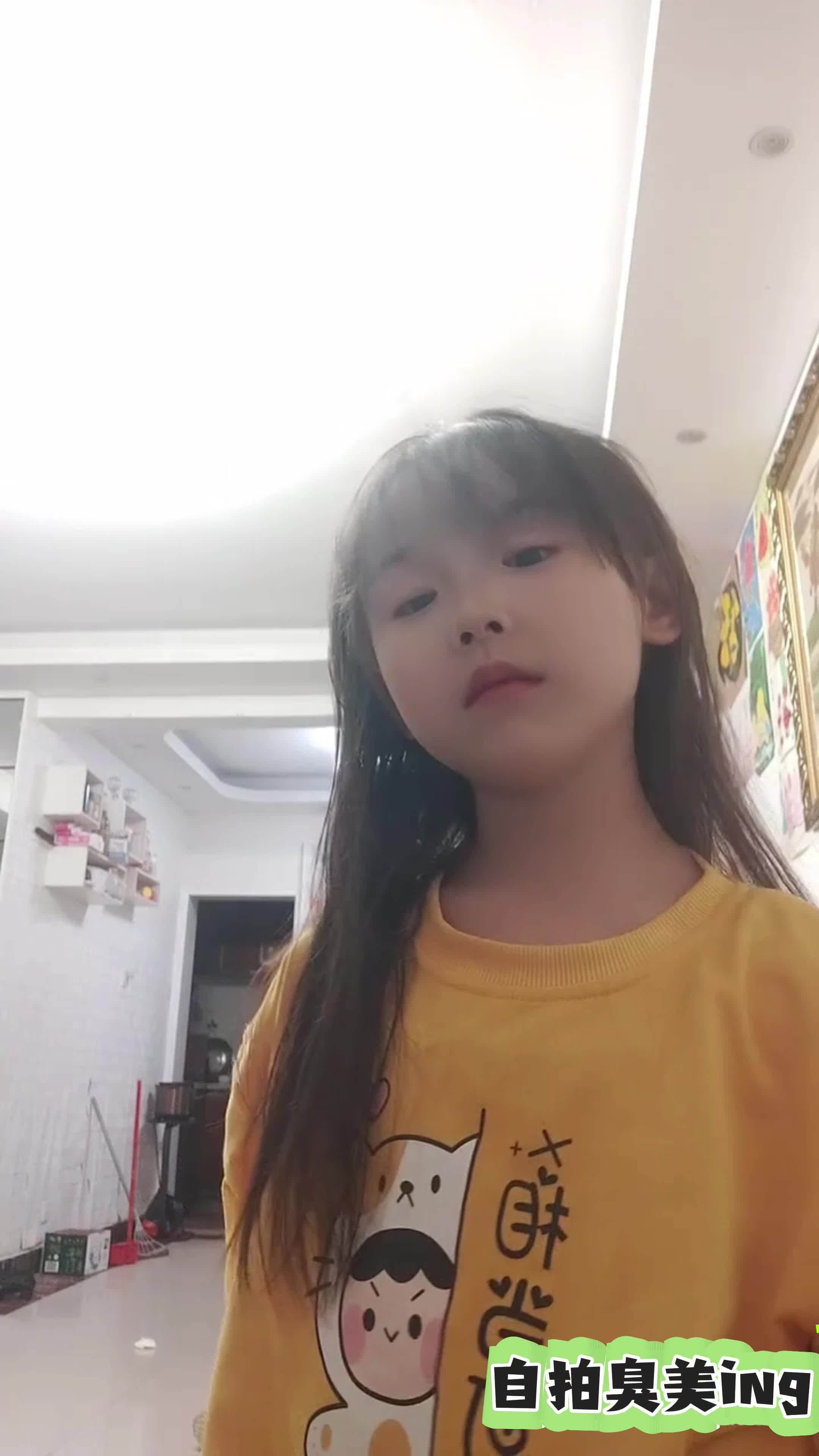 人类幼崽真的很自恋臭美