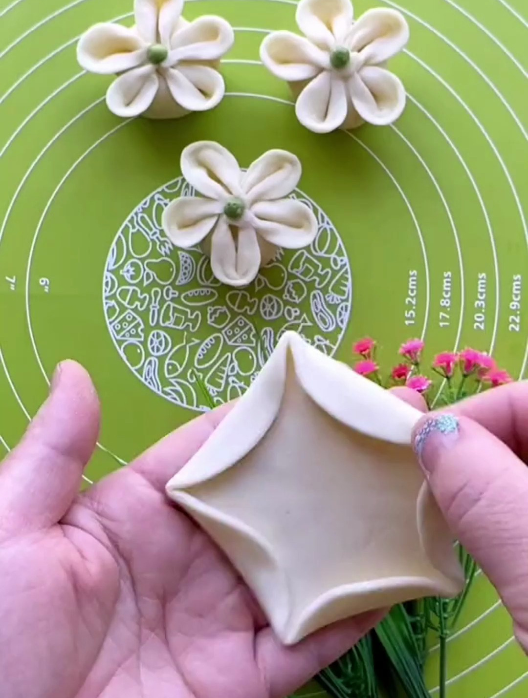 面食分享 简单易学的花朵饺子包法 爱生活爱美食 花式包饺子-度小视