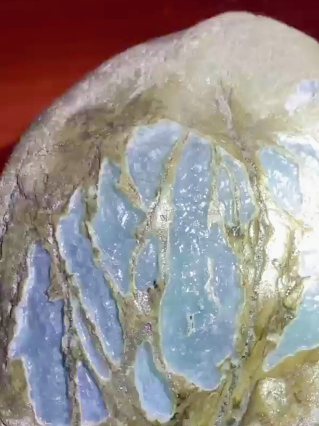 冰种翡翠天空蓝原石,水泥皮的天然翡翠,肉质细腻底子干净