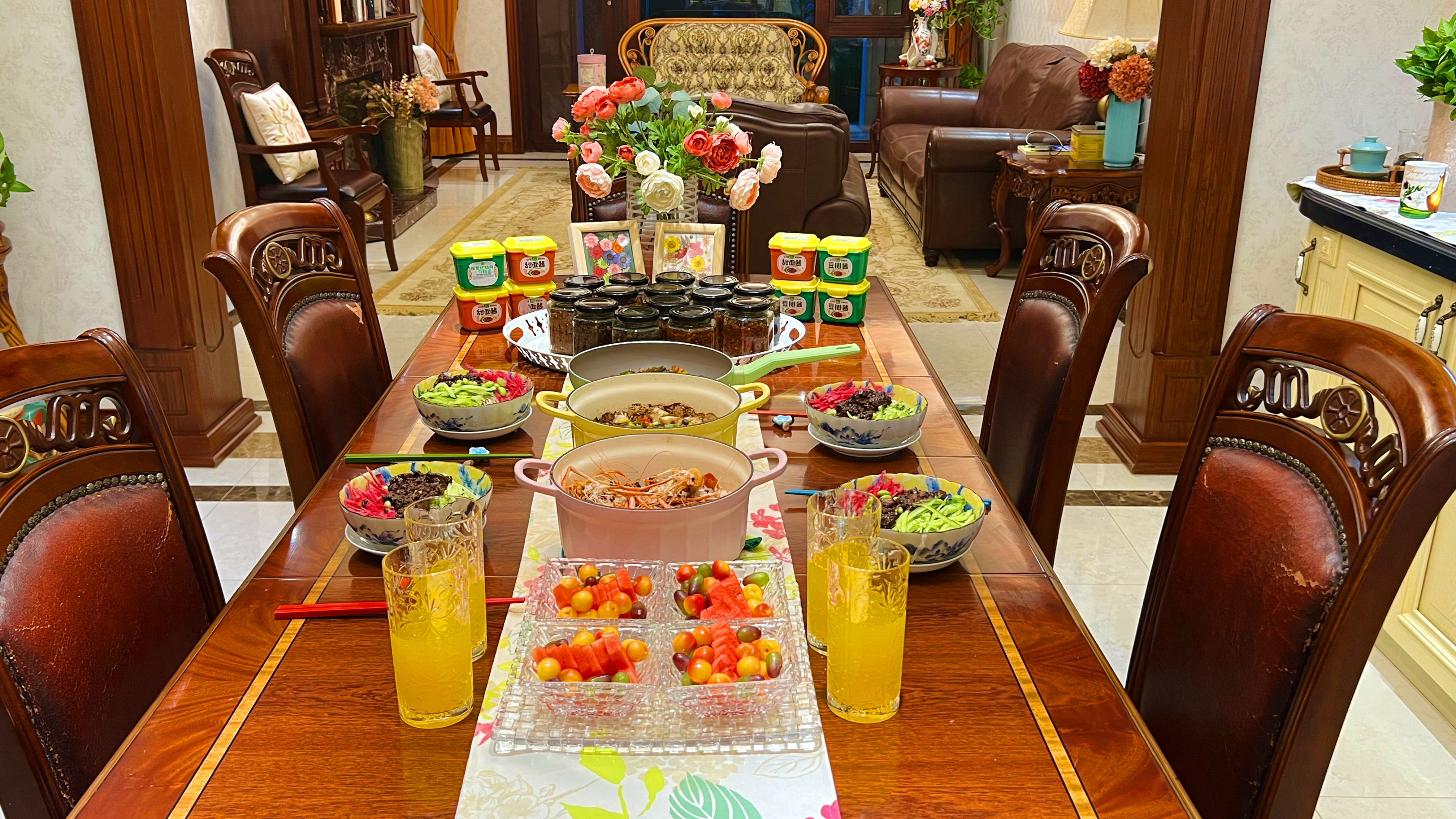 朋友从山东寄来一大箱子酱,我用它做了5种大锅菜,还分给姐妹们