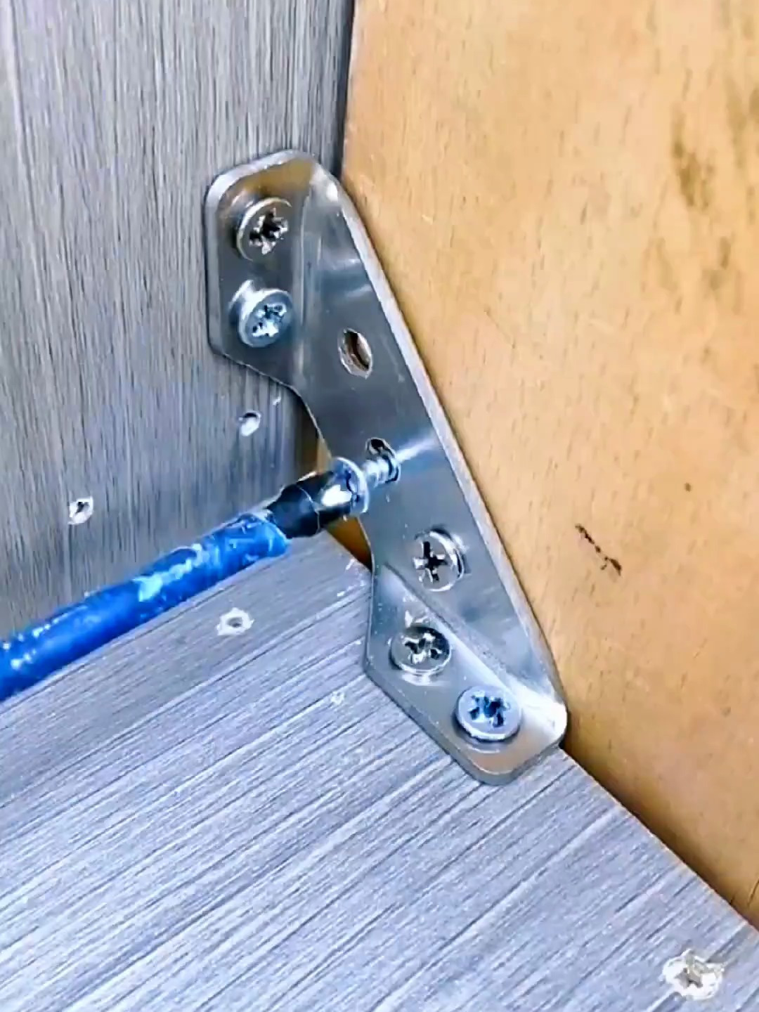 90度的不锈钢加厚角码,柜子家具吊柜固定都可以使用,十分稳固