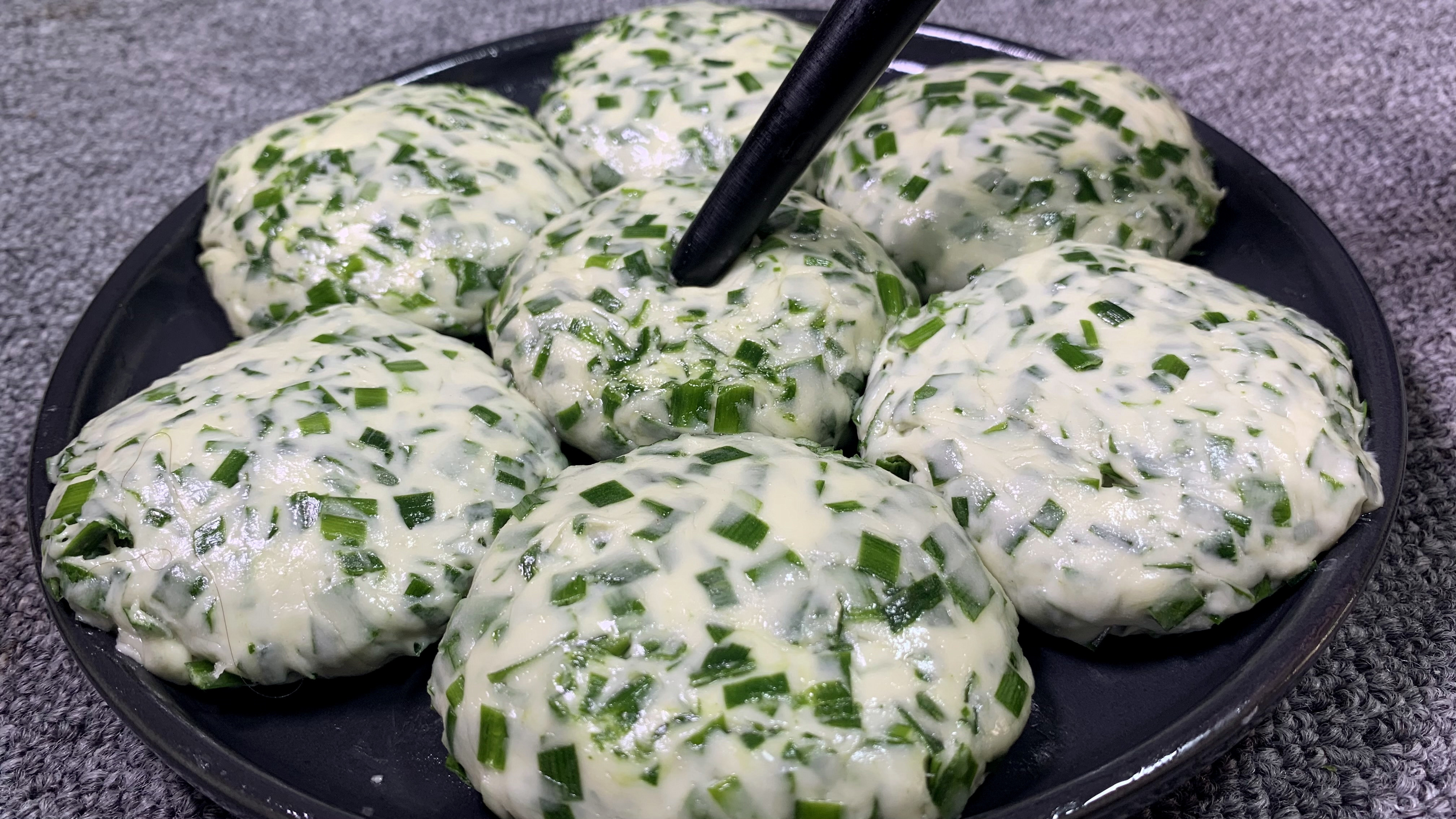 自从韭菜学会这样吃,我家面粉就不包饺子了,一次一大锅,真解馋