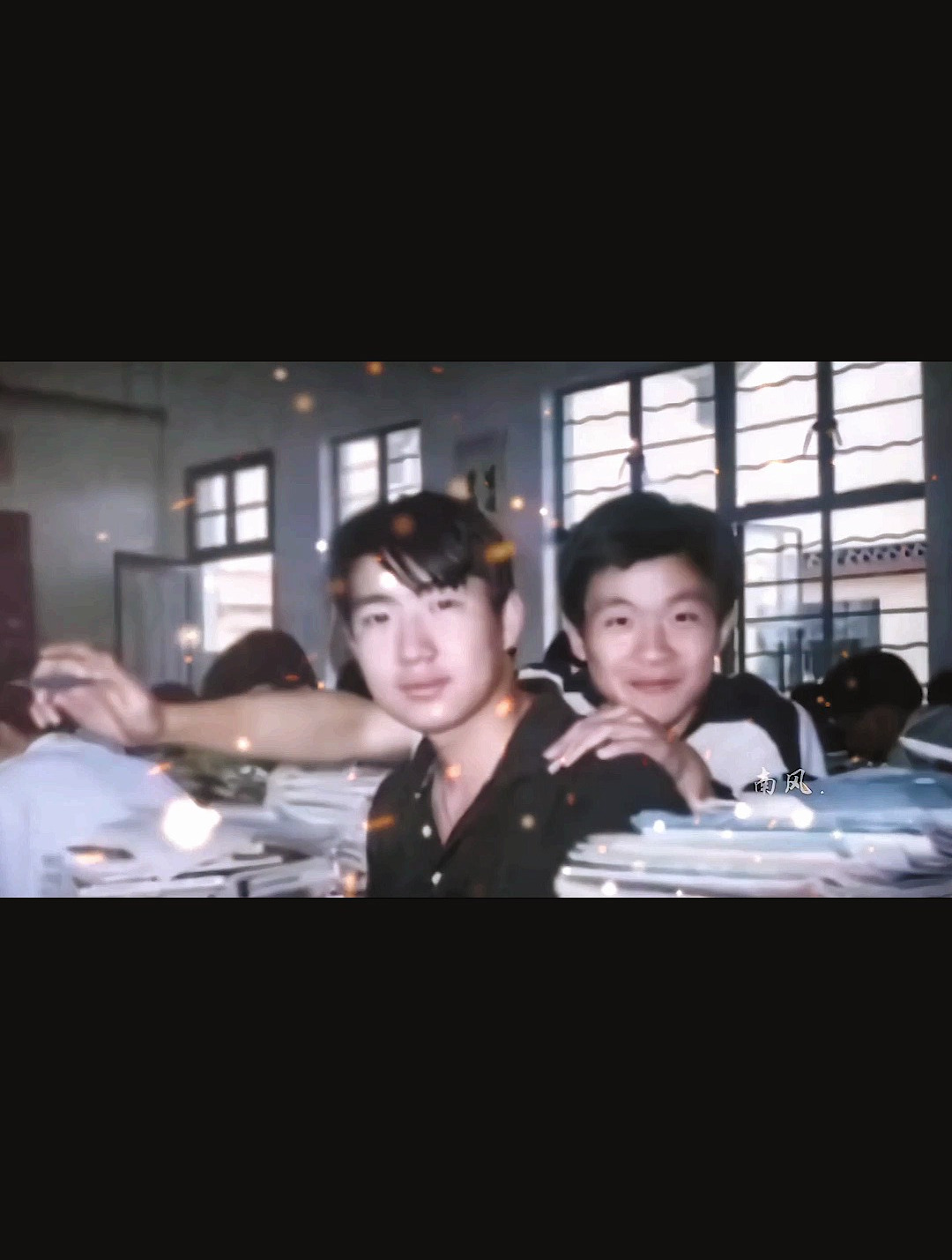 张映诺,床号370,谐音张起灵,是三叔的高中同桌