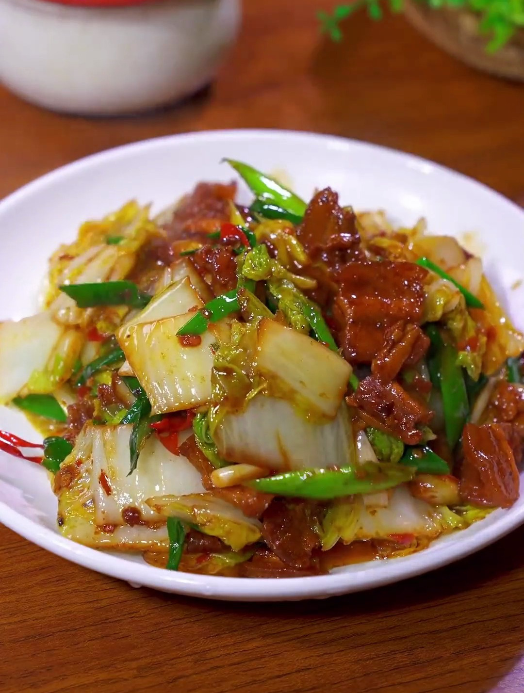 白菜炒肉这样做,鲜香味美,简单好吃又下饭