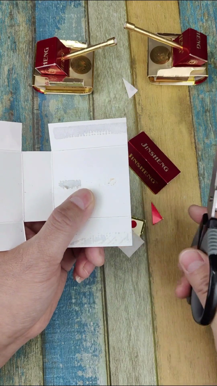 大家想要的烟盒坦克来了,还记得我之前的烟盒飞机吗-度小视