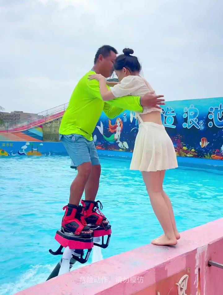 美女挑战水上飞人,不料教练直接公主抱,全场男士都羡慕!