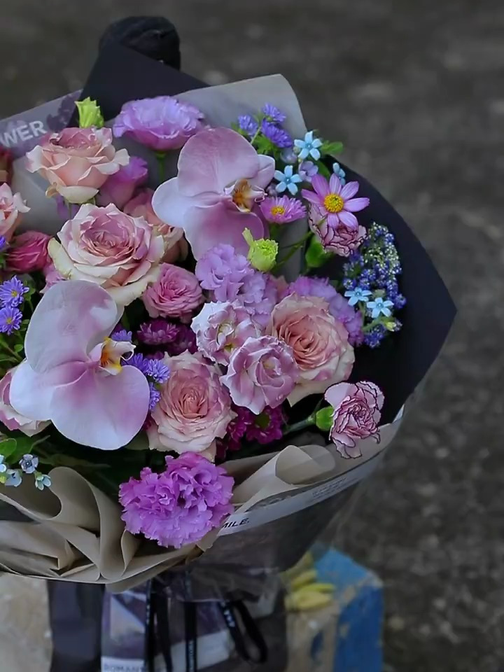 武汉花艺培训|紫色系韩式花束昨天的不开心,止步于昨天吧