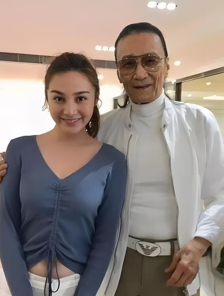 张柏芝用亲子鉴定扯掉谢贤的遮羞布,谢霆锋难以启齿,惊艳到网友