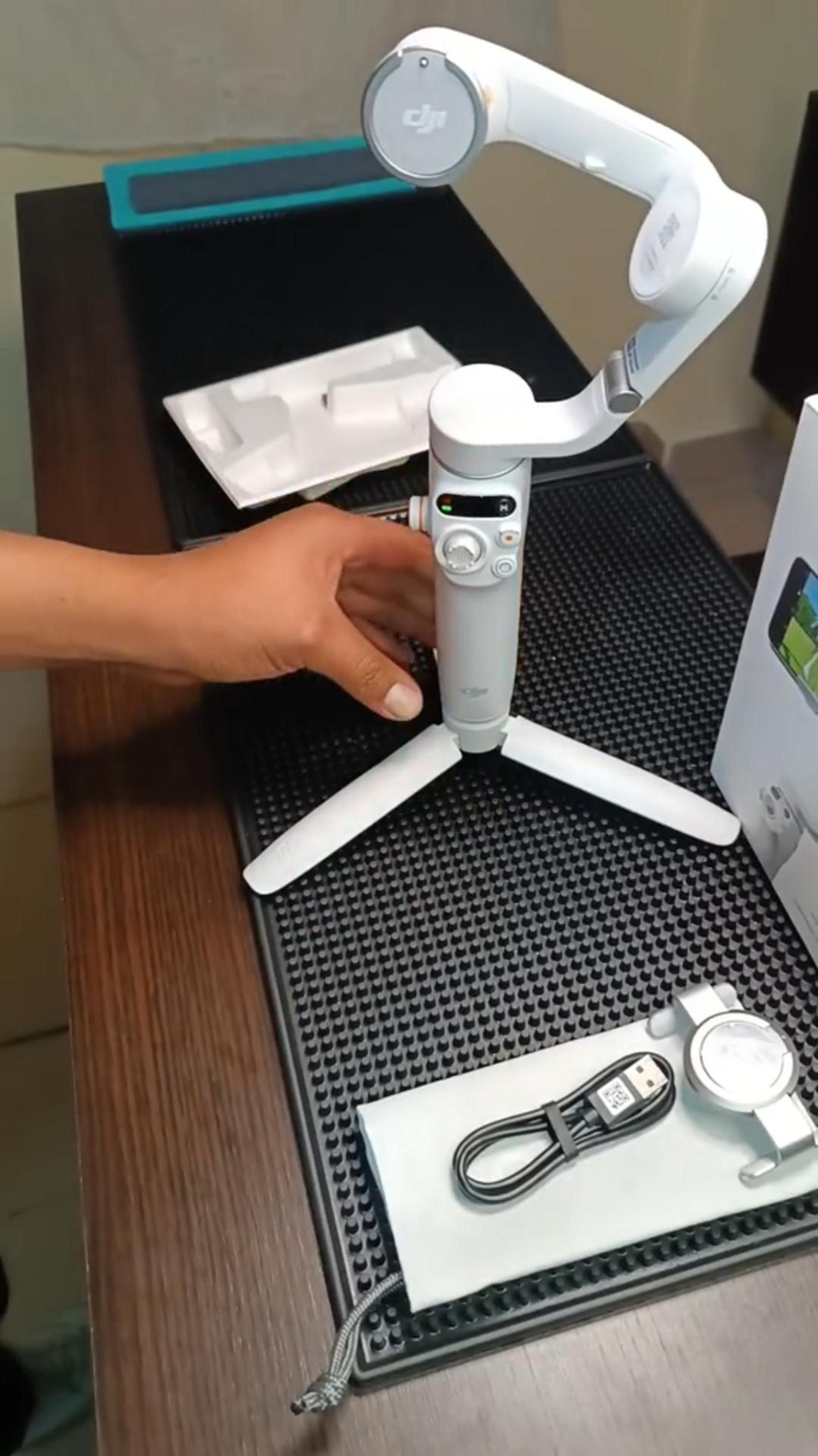 大疆osmo mobile 6手持云台稳定器