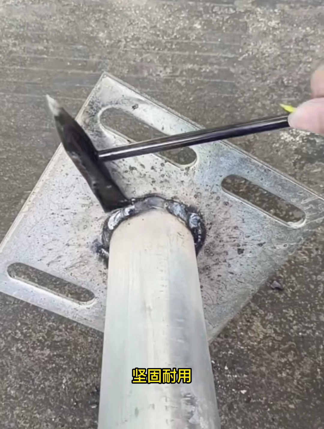 方法总比困难多,这清焊渣的操作展示出来,真不愧是老师傅!