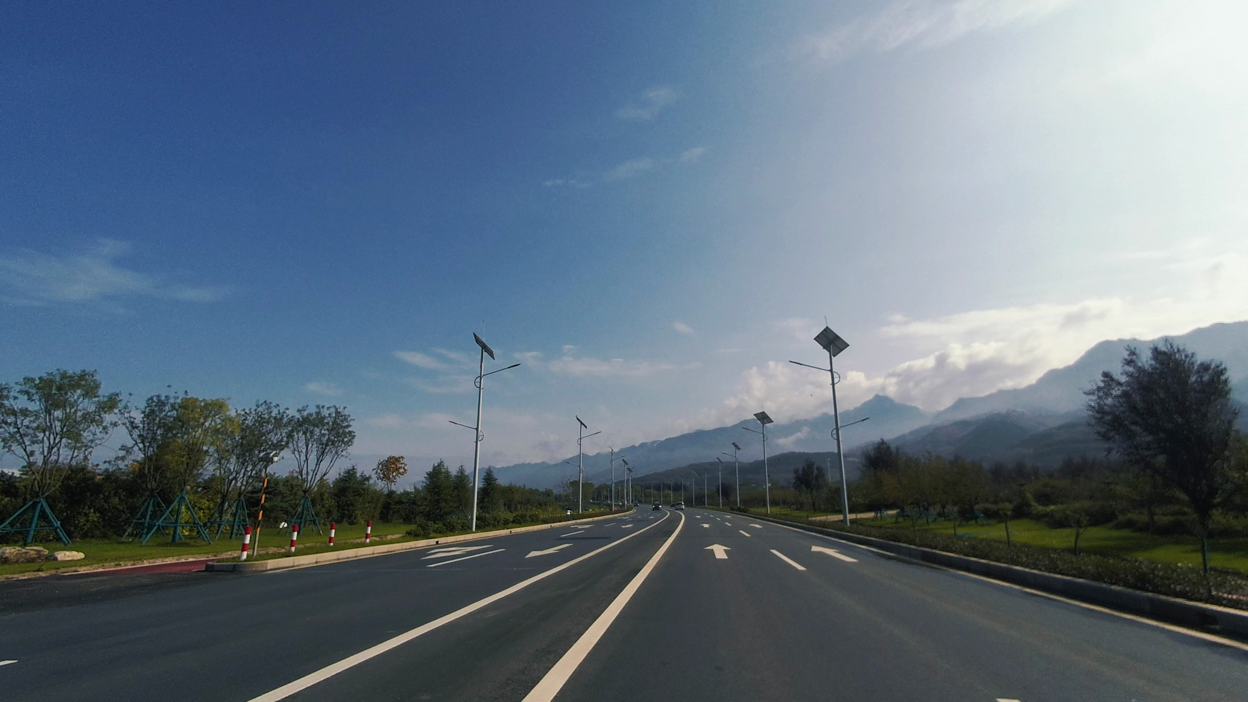 雨后秦岭是一幅绝美的图画,柳泉口村12片肉的羊肉水盆太好吃啦