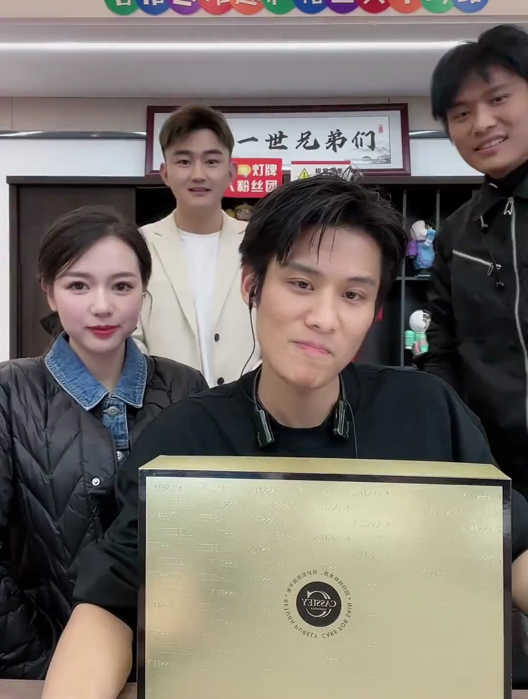 大杨嫂一来直播间大杨哥就开始不到货了秀恩爱秀了一晚上太甜了