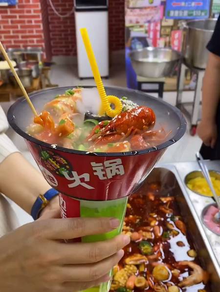 特色小吃 行走的火锅杯-度小视