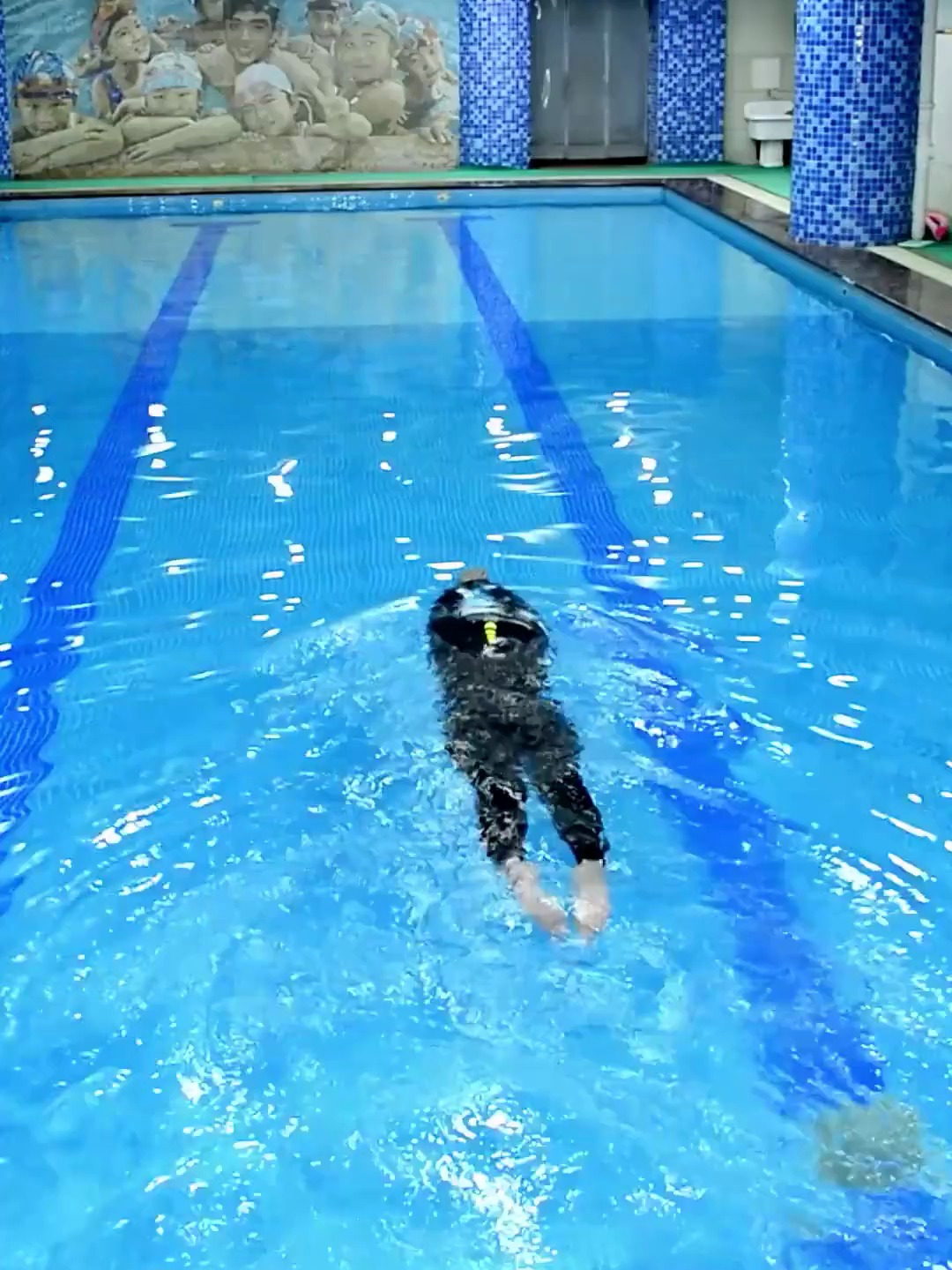 蛙泳腿慢动作解析.理解蛙泳腿口诀