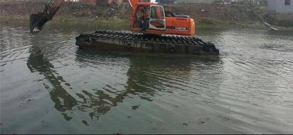 河堤挖掘水上浮船挖掘机出租公司