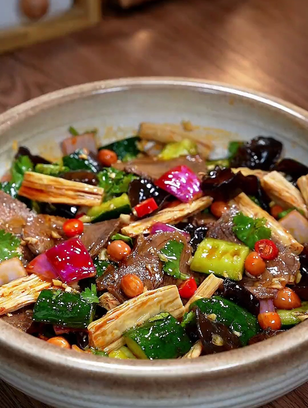 以后想吃黄瓜拌牛肉,你就像我这样做,清脆爽口,一上桌就被抢光-度小视