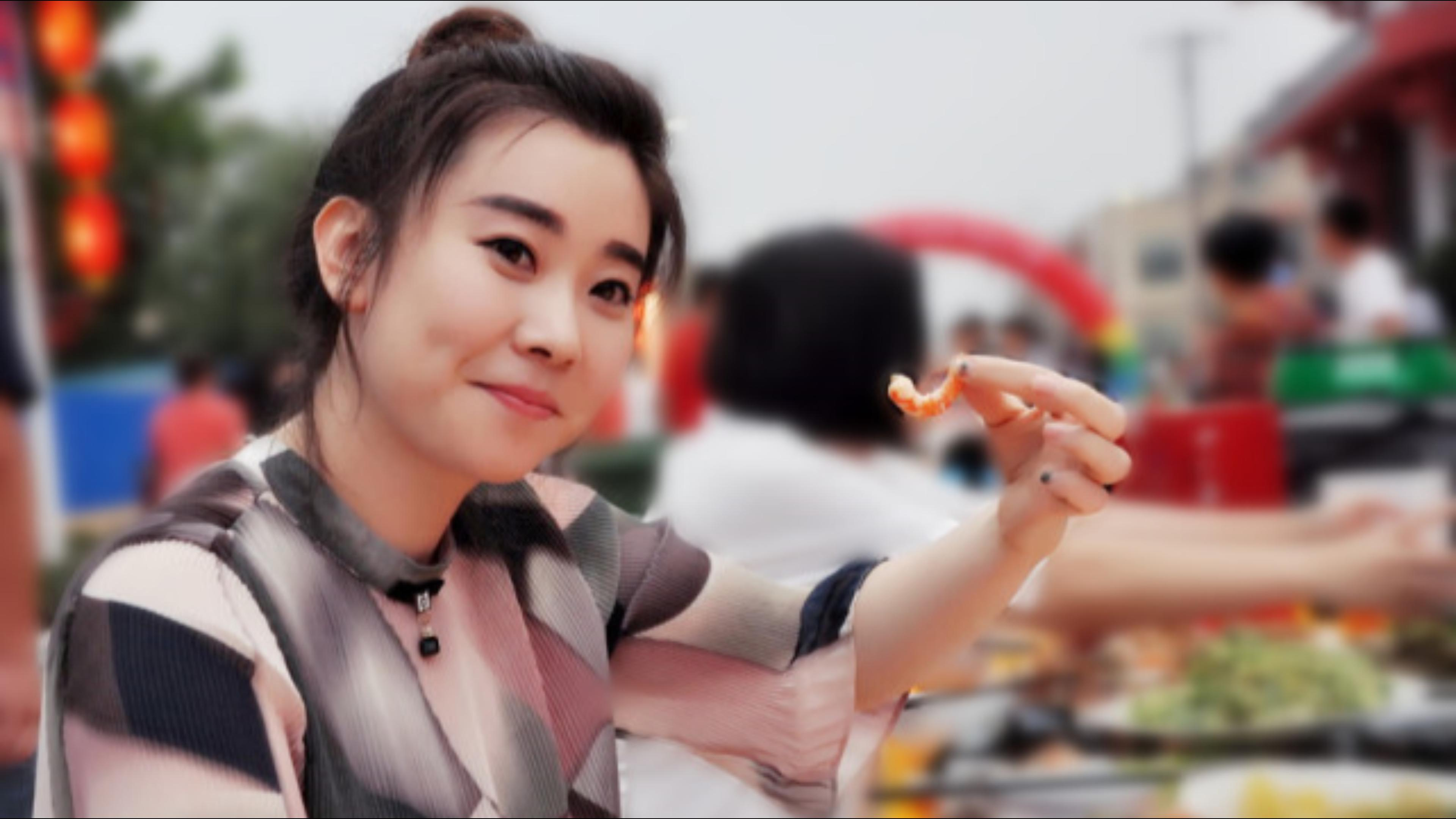 虾煮熟了后为什么会变成红色呢