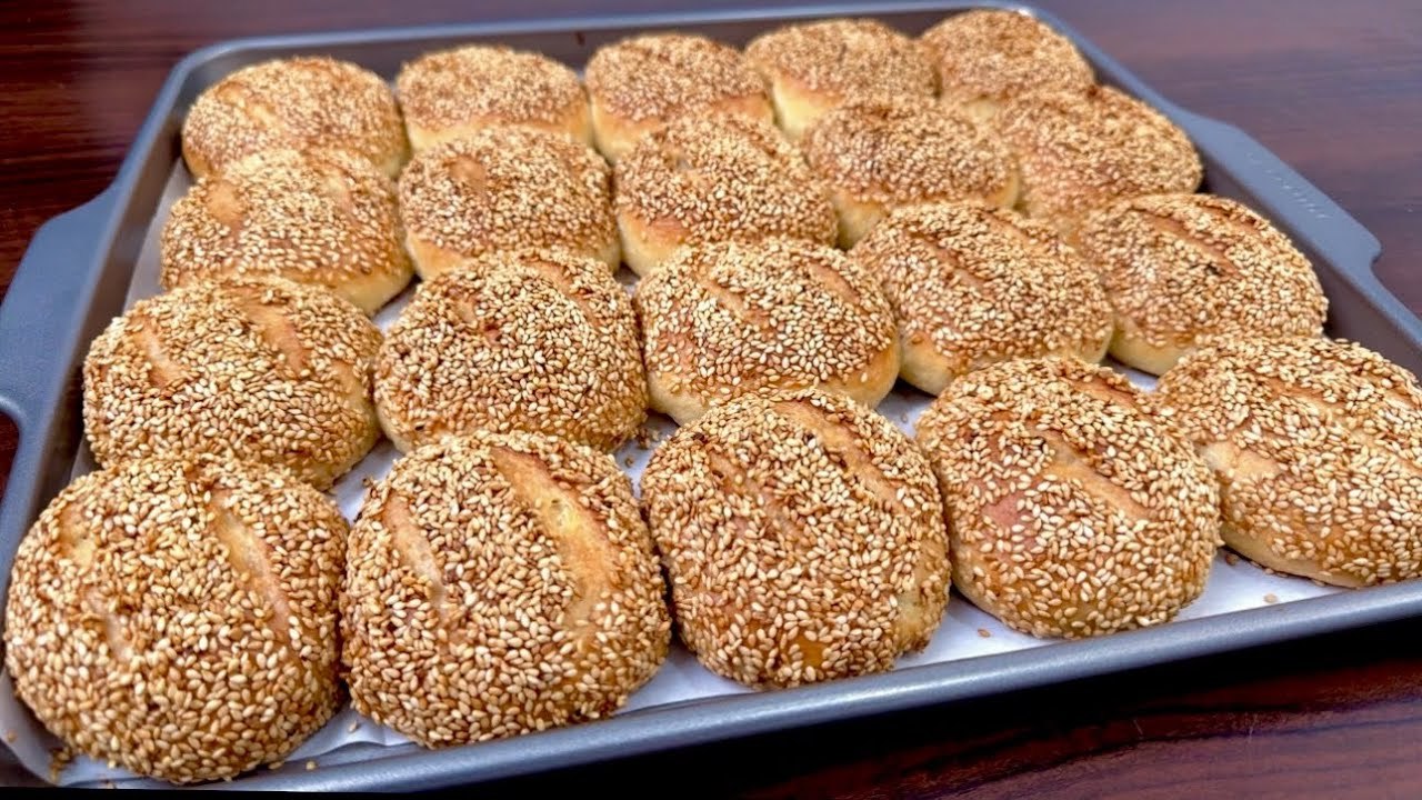 太好吃了,如果你有面粉和芝麻,来自制这个软乎乎的芝麻烤面包