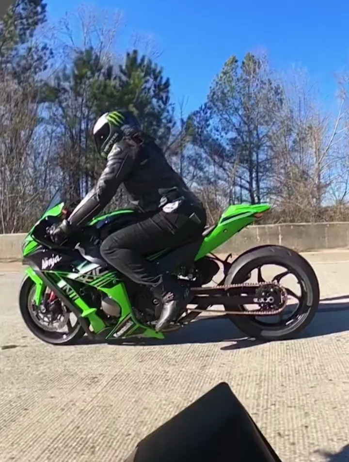 2022铃木gsxr1000r vs 2017川崎zx10r