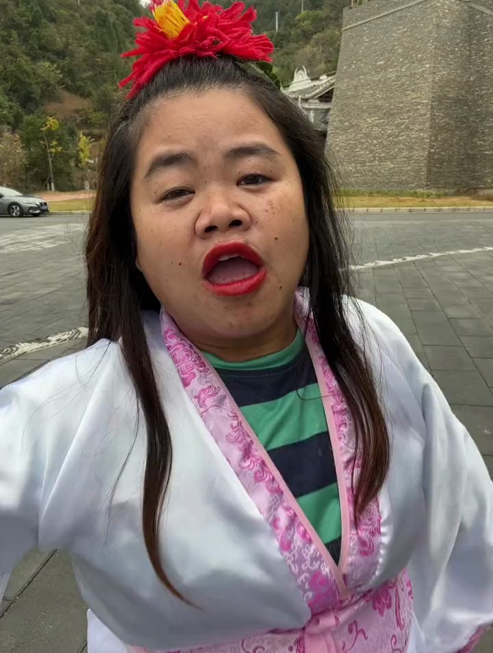 又是卖唱的一天,有人喜欢吗,搞笑小姐姐