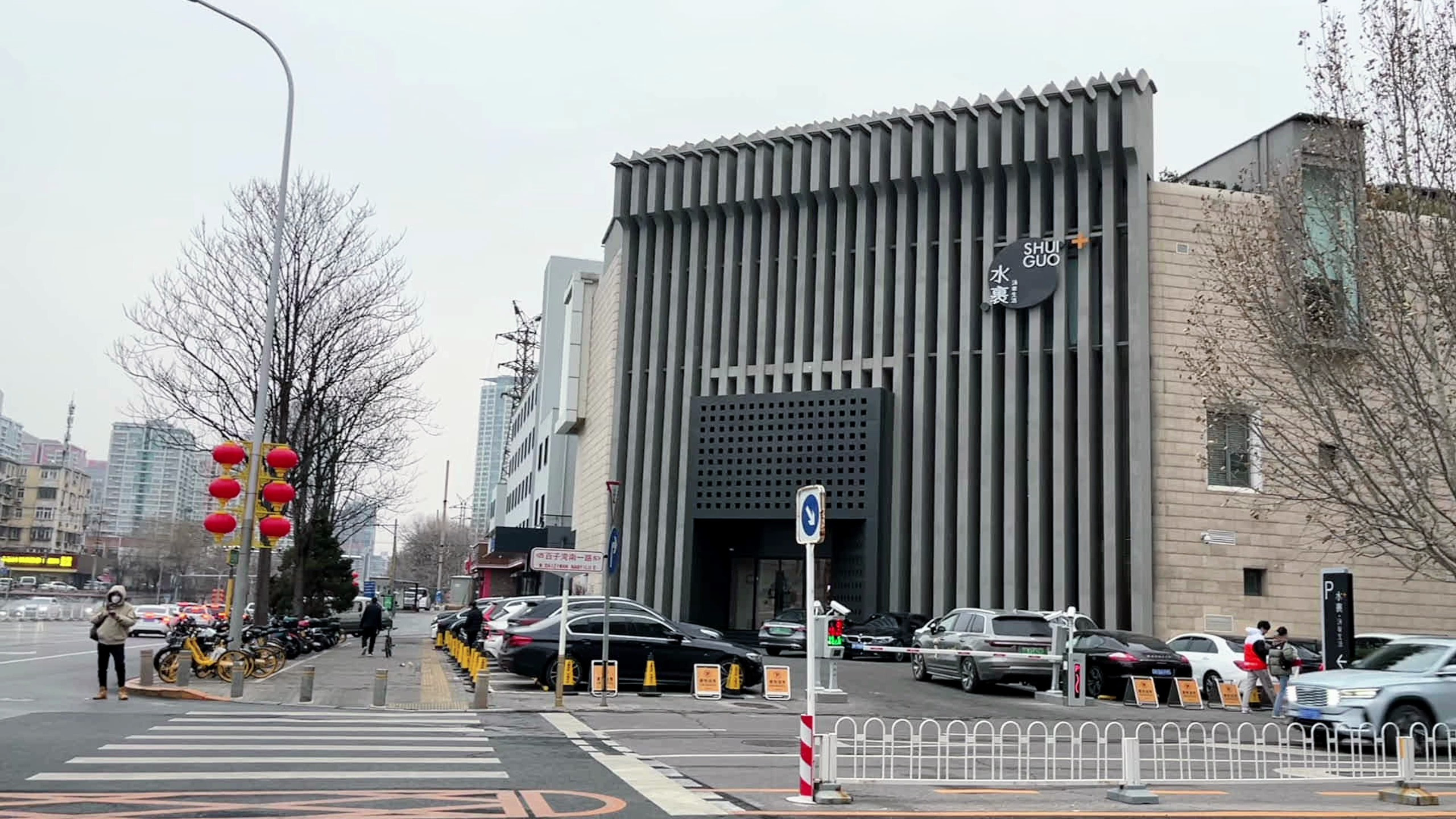 车厘子草莓各种水果饮料无限吃,水裹加汤泉真的是个躺平的好地方