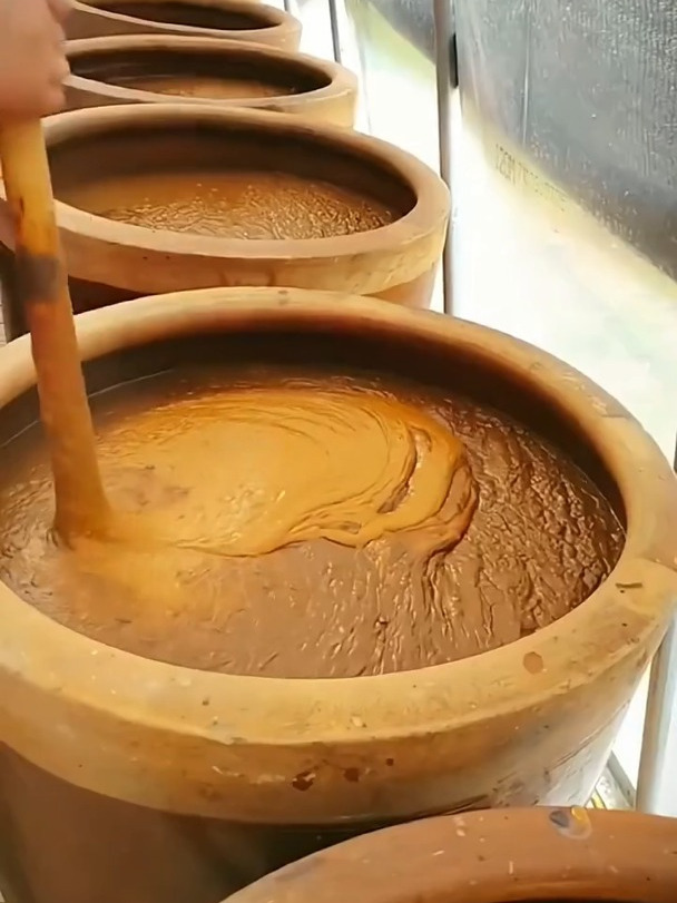 酱块下的大酱,东北人一看就知道的东北大酱,炒菜,蘸菜都很香