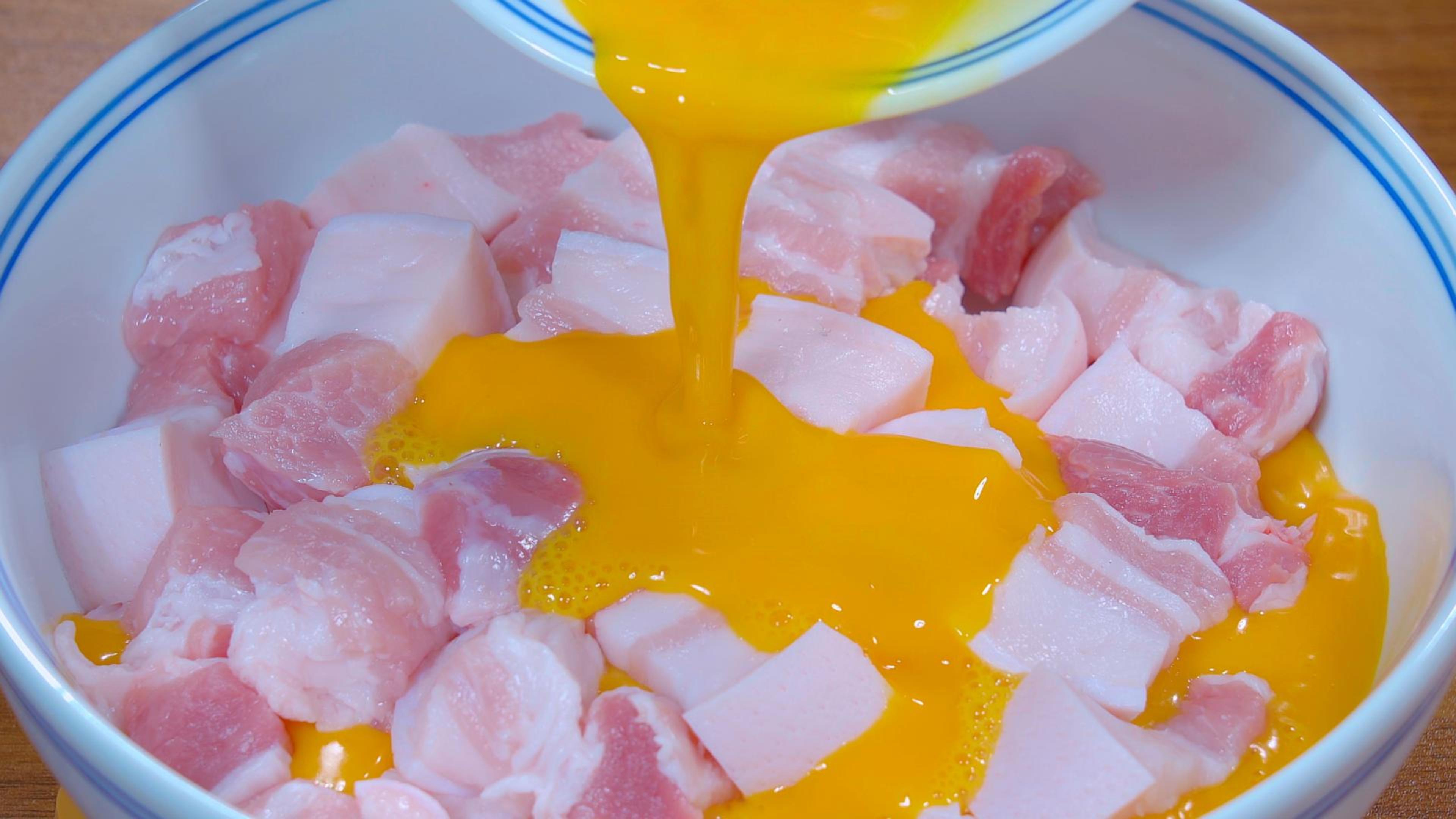 把鸡蛋液倒在五花肉里,出锅居然这么好吃,做法头一次见,太香了