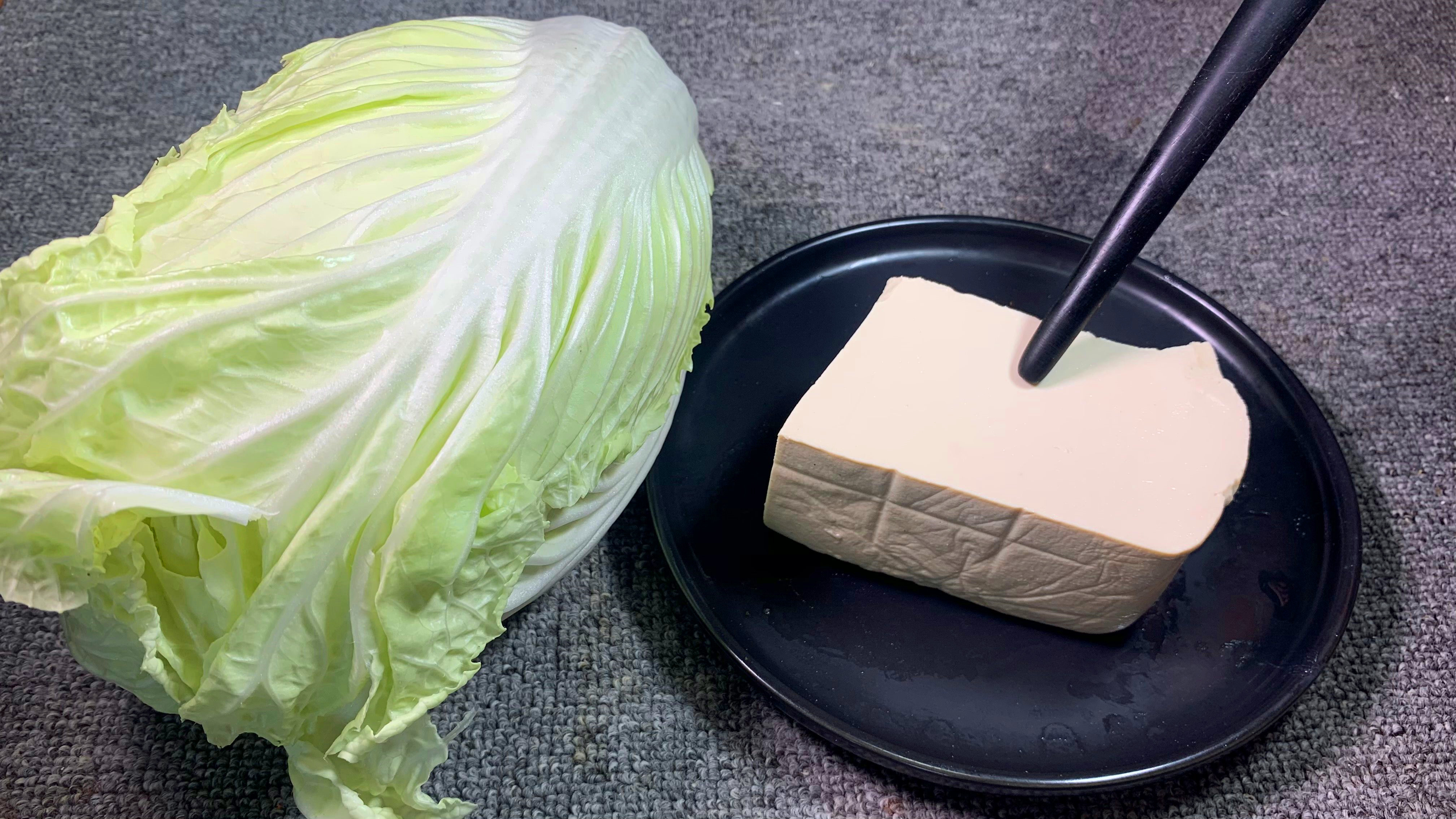 白菜炖豆腐怎么做才好吃?原来诀窍在这里,一次炖一锅都不够吃