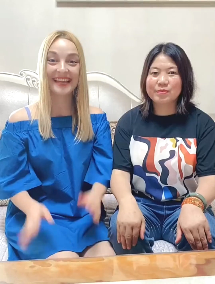 记录真实生活中国婆婆教外国媳妇做本地的特色-度小视