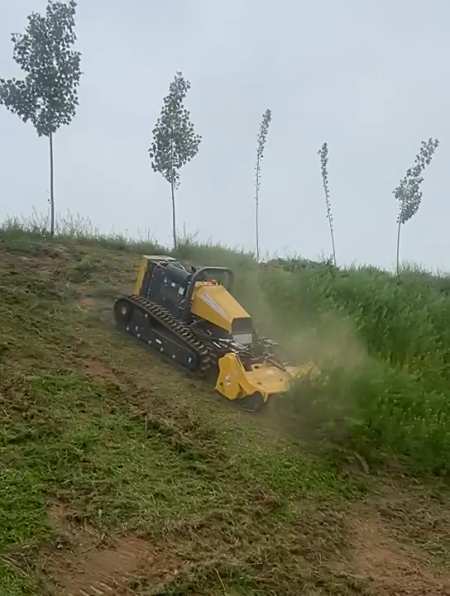 山地陡坡开荒除草机能够替代人工修剪草坪