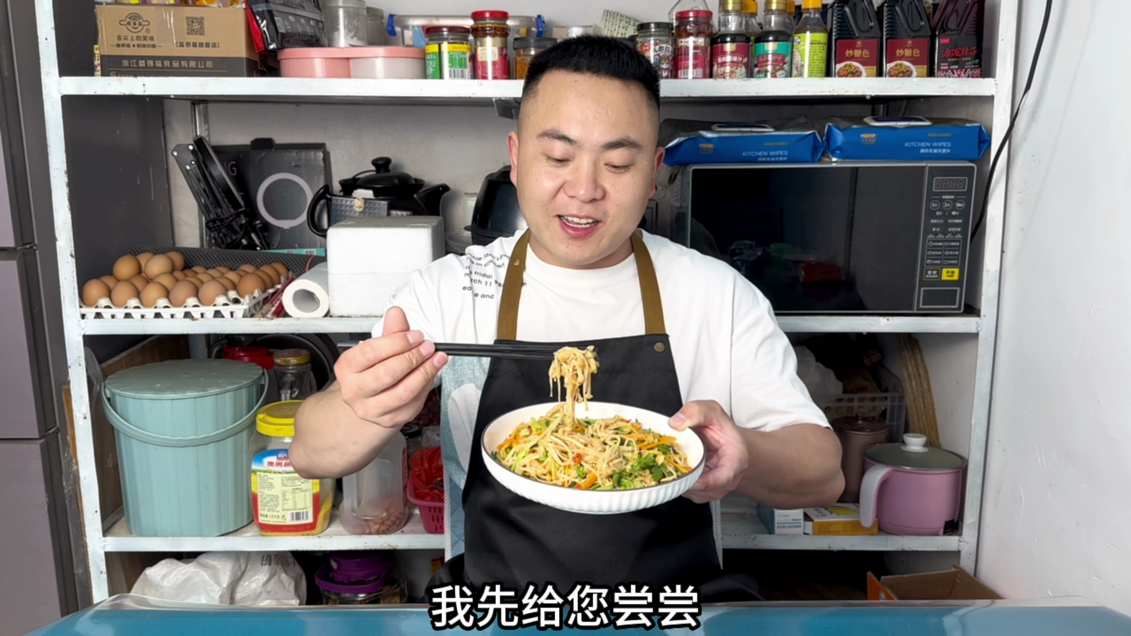 夏日清凉菜,凉拌金针菇,酸辣开胃又解腻,吃多了也不长肉!