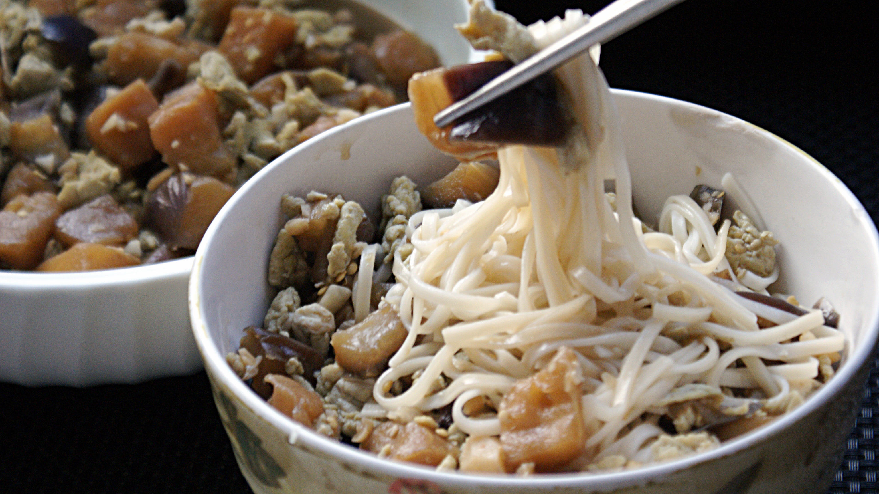 茄子鸡蛋卤子面最家常的味道,也是家的味道,唏哩呼噜来一碗美啊