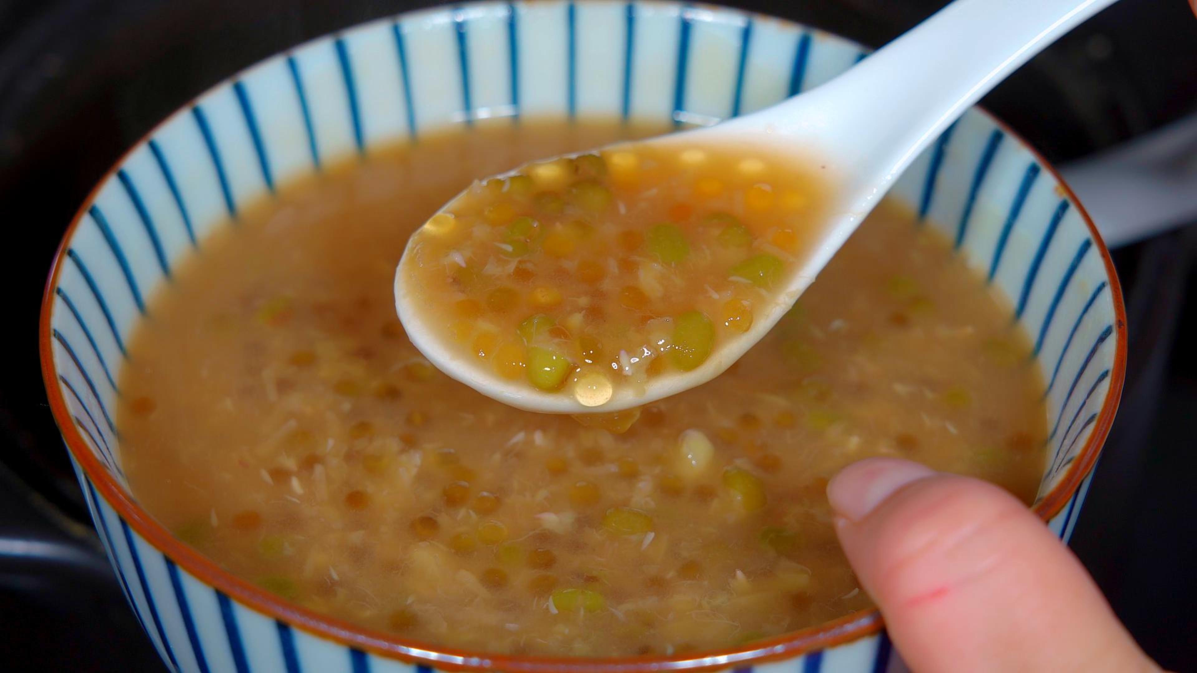 天气越来越热,做一锅绿豆西米露,清凉又解暑,全家人都爱喝