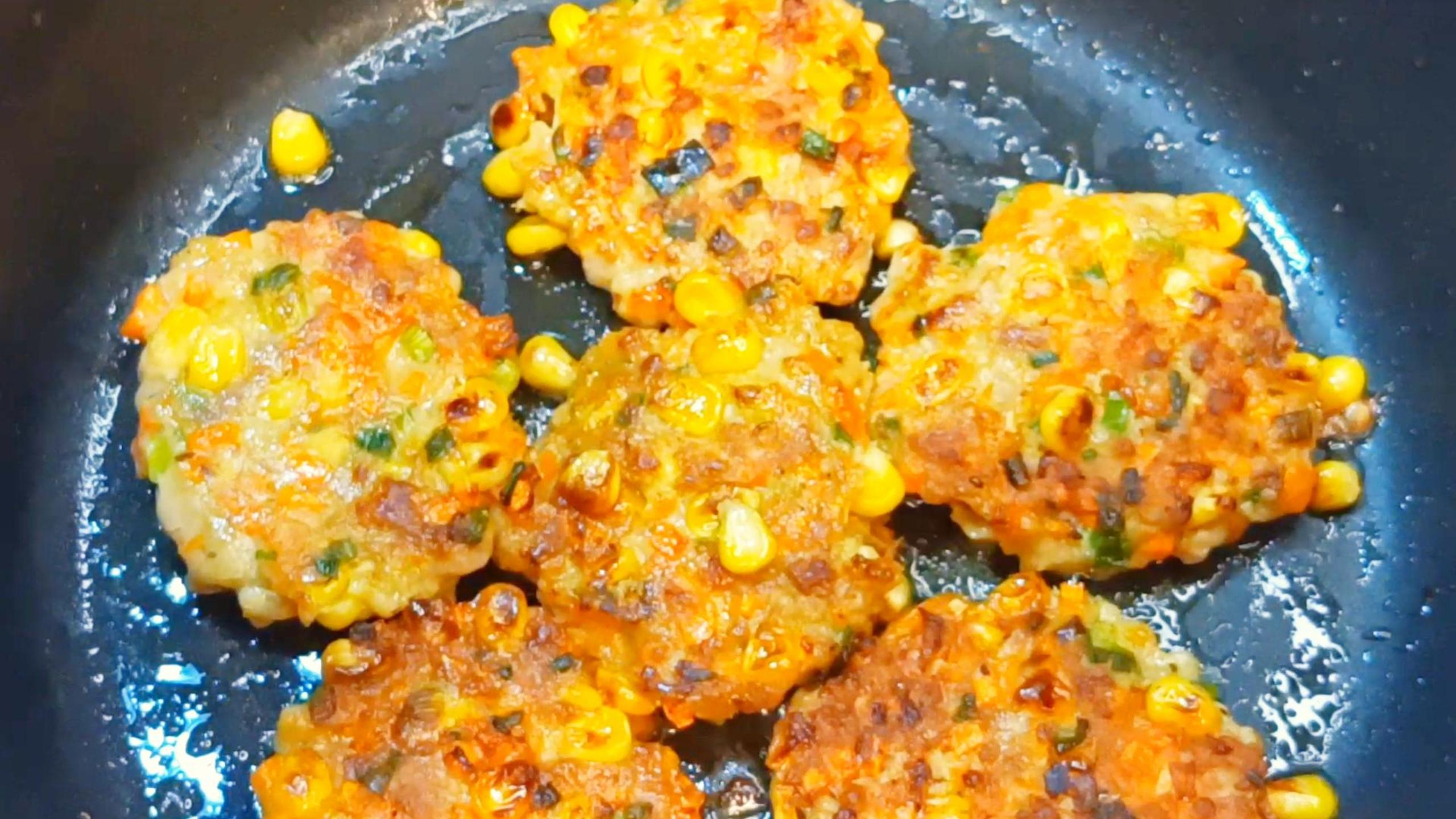 比午餐肉好吃的玉米肉饼,鲜香滑嫩!