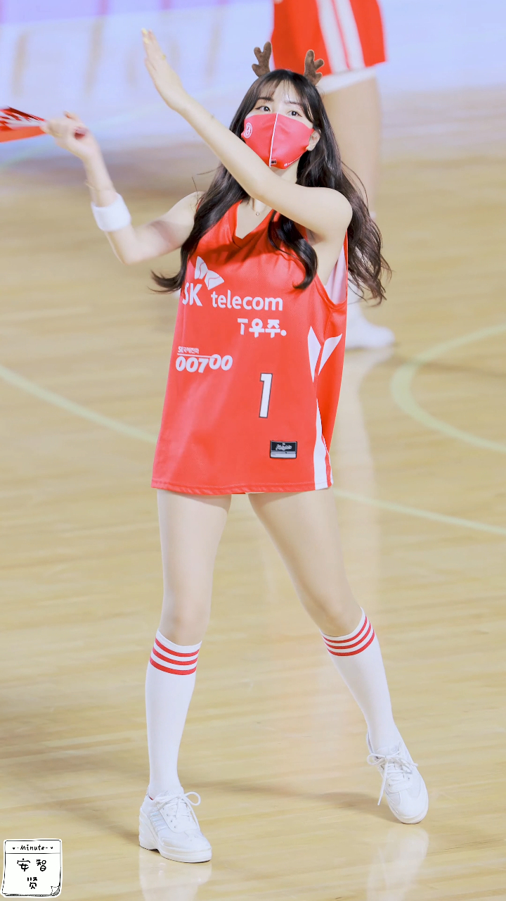 啦啦队长安智贤的粉丝视频"operation time cheering"